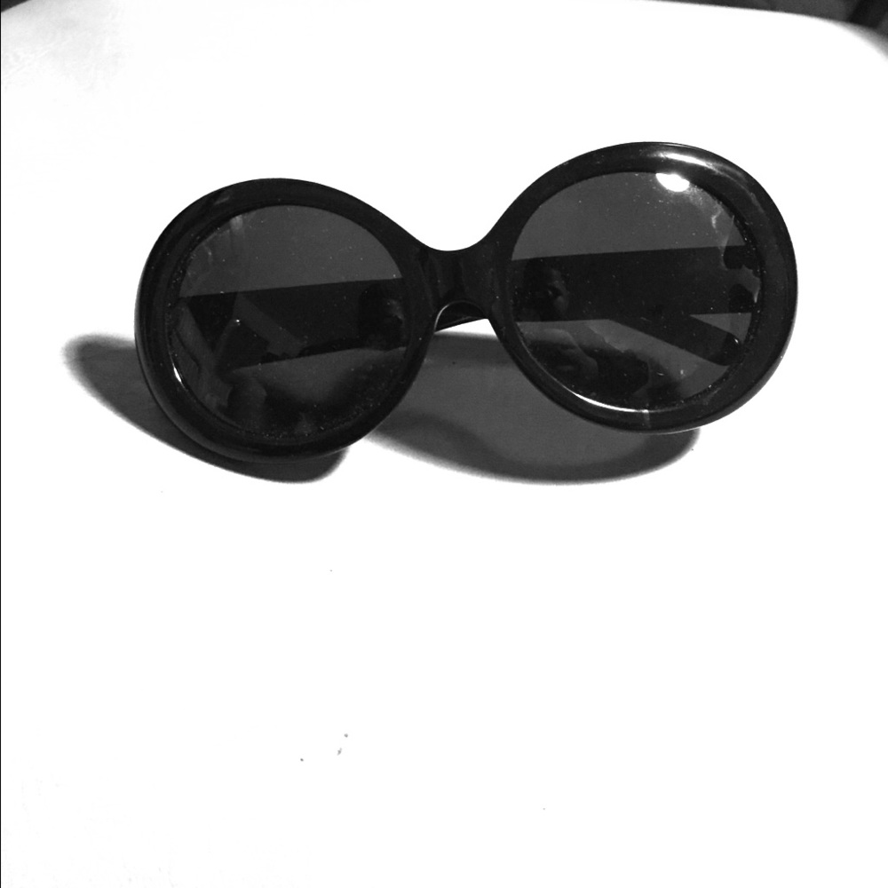 MEGUMI•O No Cheek Touch
Jackie O Sunglasses Black